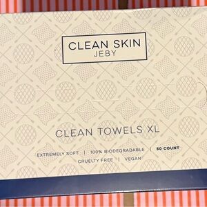 Clean Skin Club Disposable Wash Cloths Towels XL 50 Count New in Sealed Box